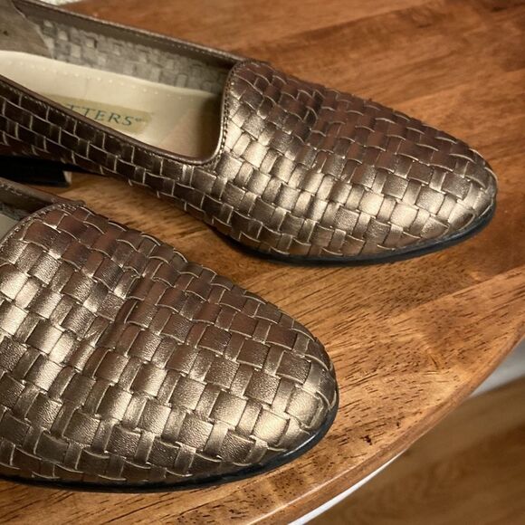 Trotters Bronze Woven Flats - Picture 4 of 12